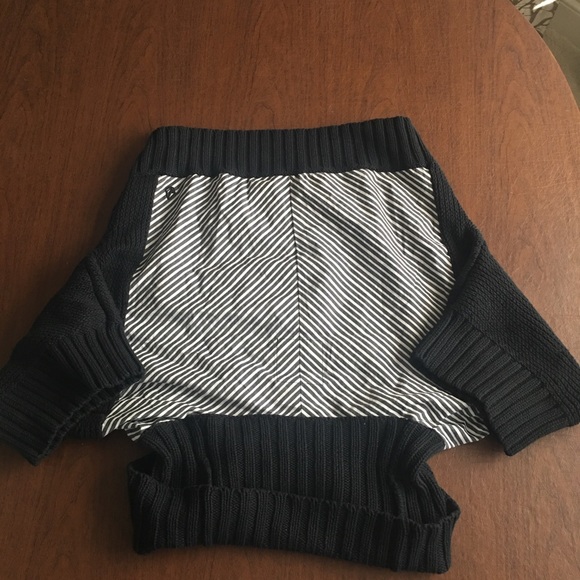 short sleeve turtleneck sweater with fabric back - Picture 5 of 5